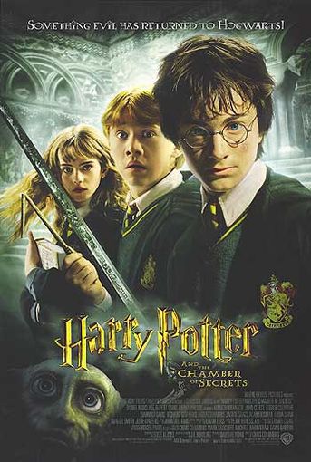 Segundo filme da saga com os personagens principais no centro e fundo sombrio