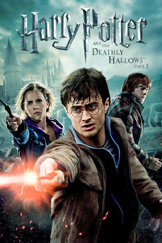 Oitavo filme da saga com os personagens principais no centro e no fundo Hogwarts